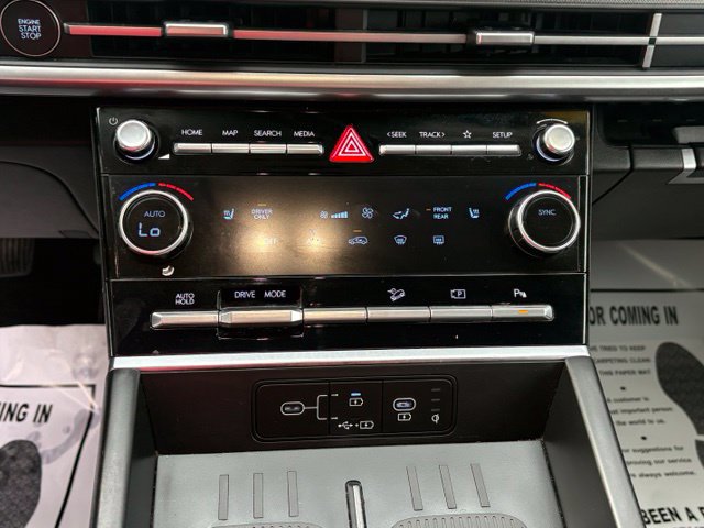 Used 2025 Hyundai Santa Fe SEL FWD image 18