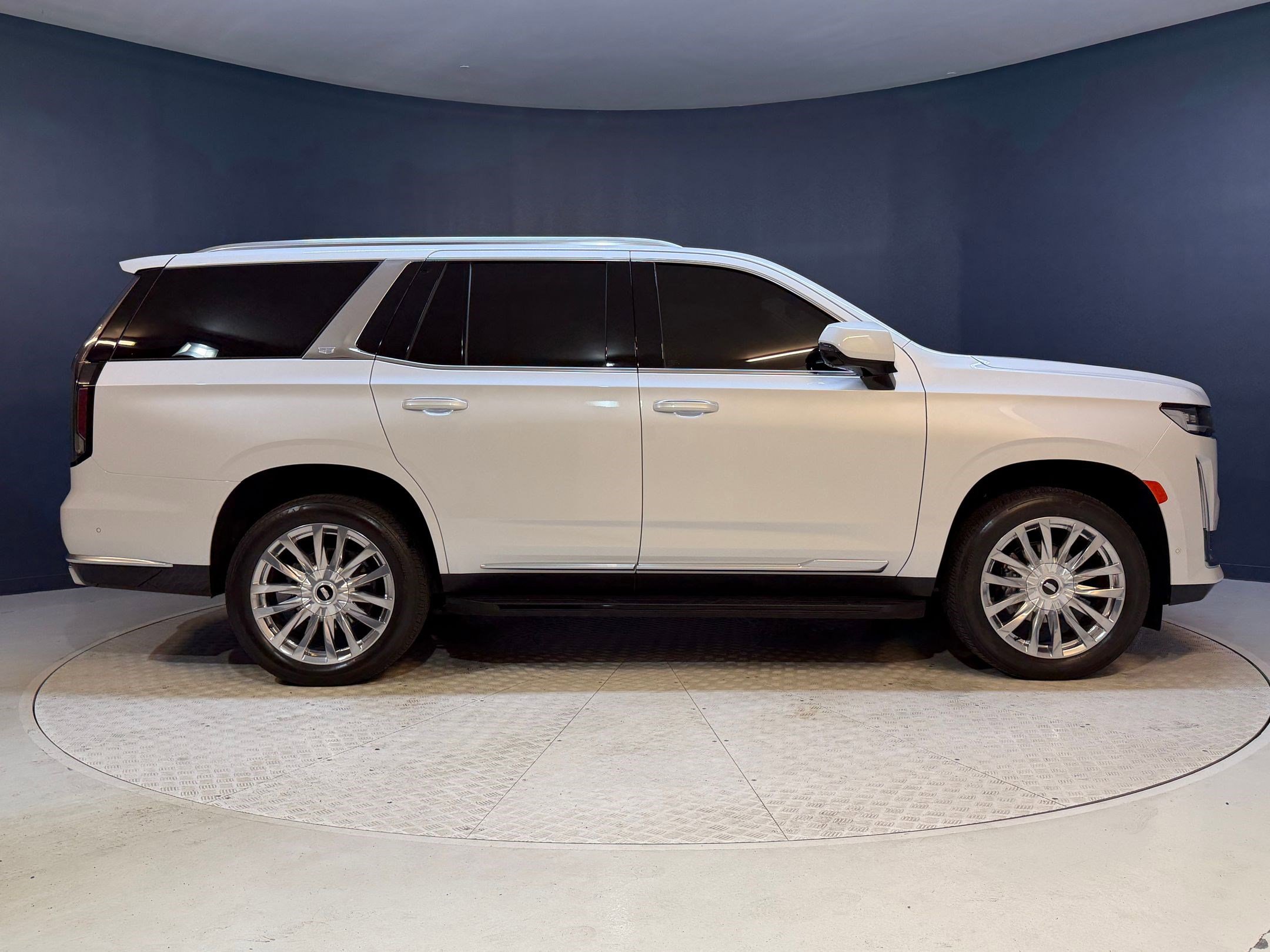 Used 2021 Cadillac Escalade Premium Luxury image 8