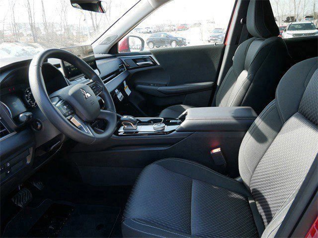 New 2026 Mitsubishi Outlander ES image 4