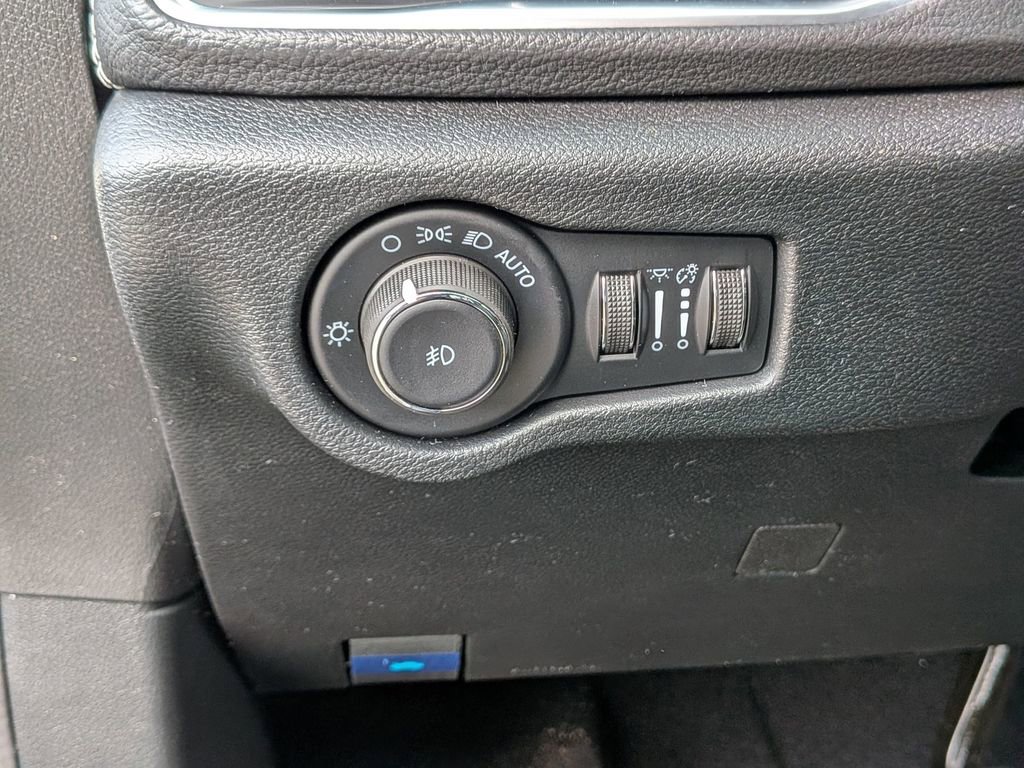 New 2026 Chrysler Pacifica Limited image 9