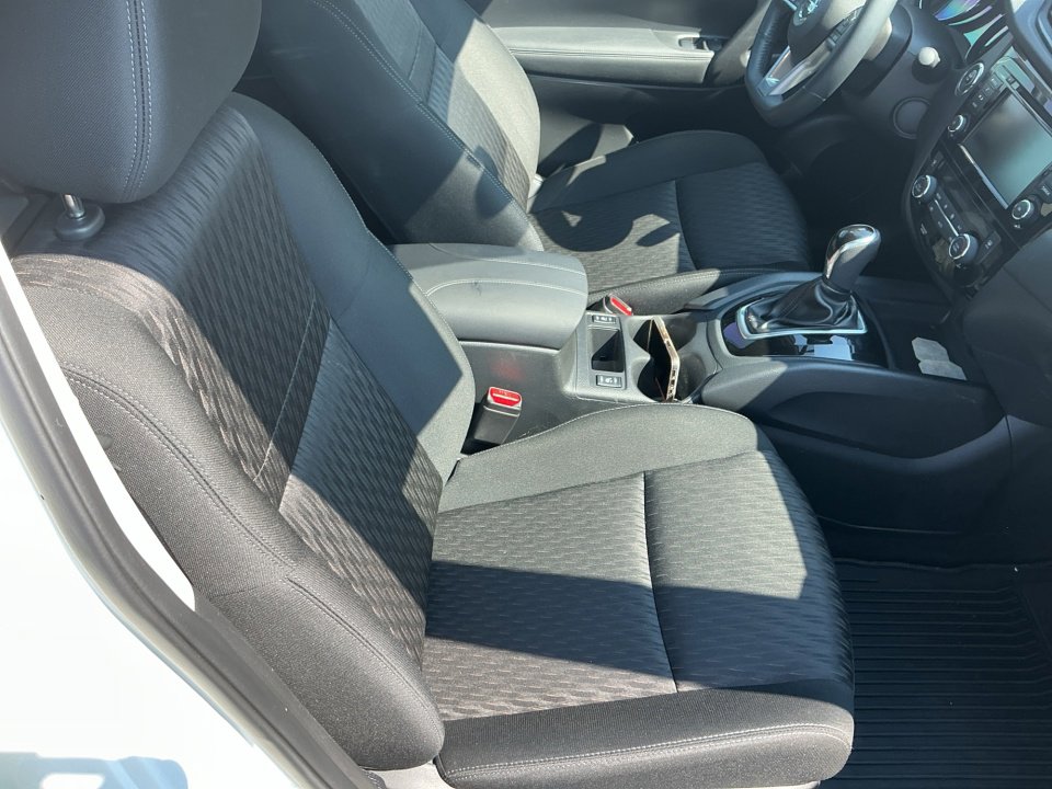 Used 2018 Nissan Rogue SV image 32