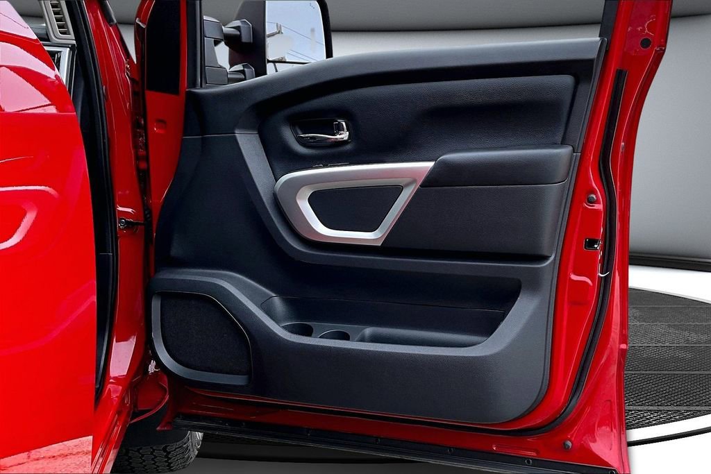 Used 2020 Nissan Titan SV w/ SV Convenience Package image 27