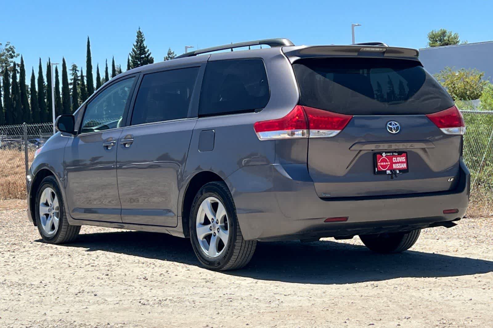 Used 2014 Toyota Sienna LE FWD image 7