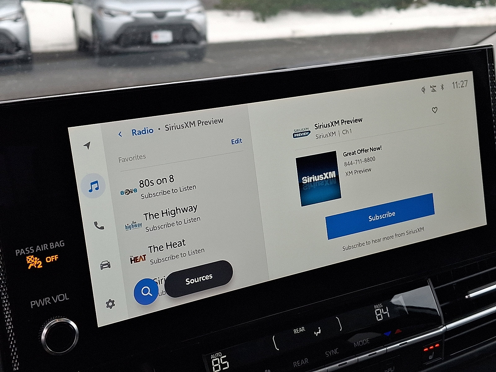 Used 2025 Toyota Sienna XLE image 18