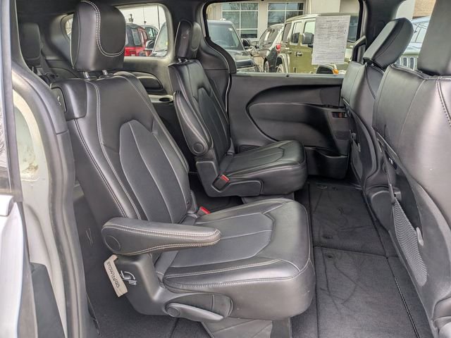Certified 2025 Chrysler Pacifica Select image 28