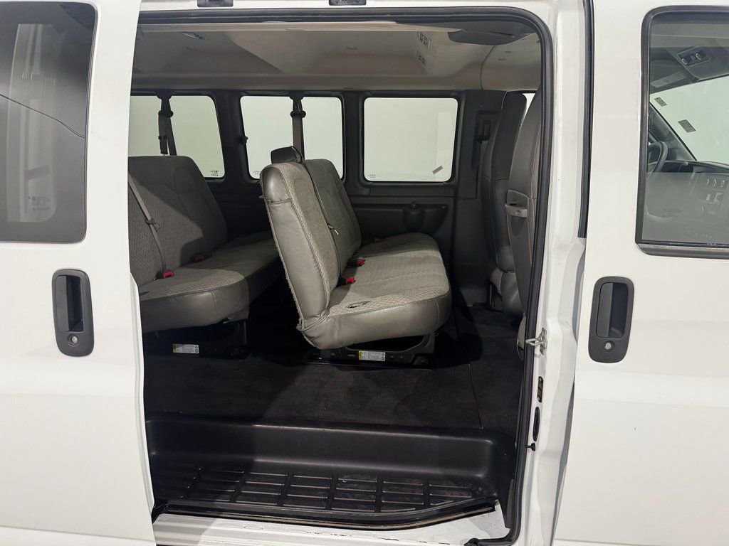 Used 2023 Chevrolet Express 3500 LT w/ LT Preferred Equipment Group RWD image 18
