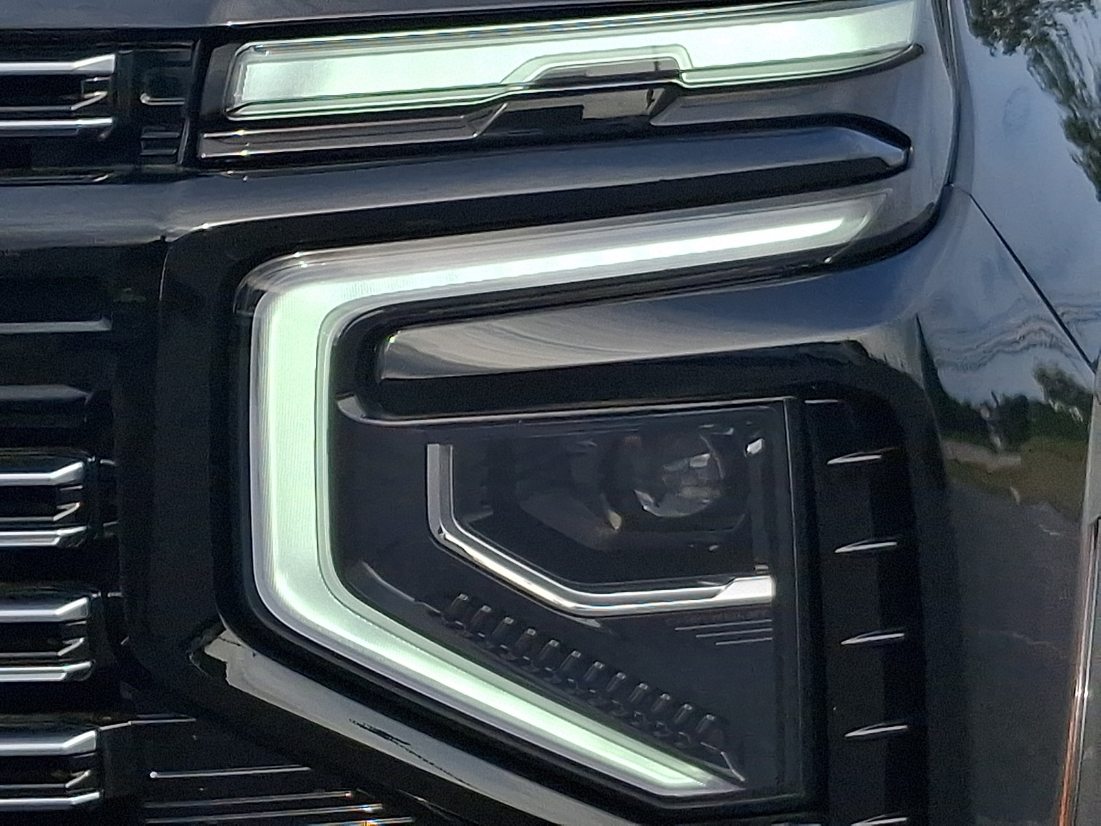 Used 2025 Chevrolet Tahoe High Country AWD/4WD image 10