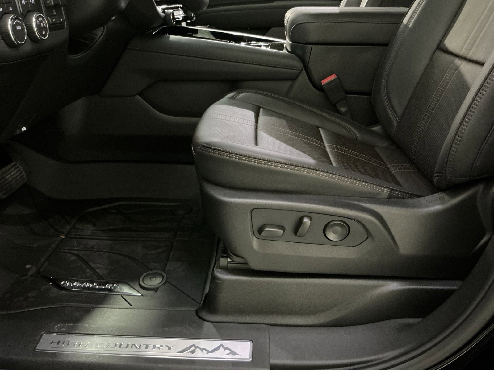 New 2026 Chevrolet Tahoe High Country w/ Sun And Tow Package image 22