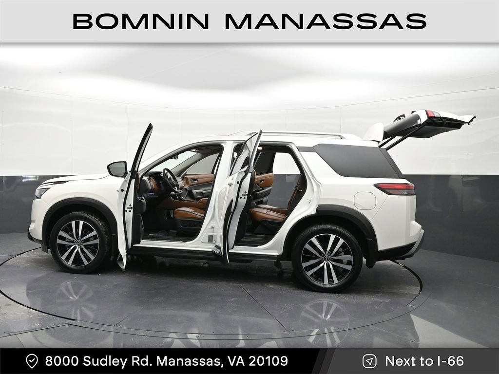 Used 2024 Nissan Pathfinder Platinum image 40