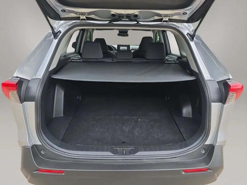 Used 2019 Toyota RAV4 XLE FWD image 45