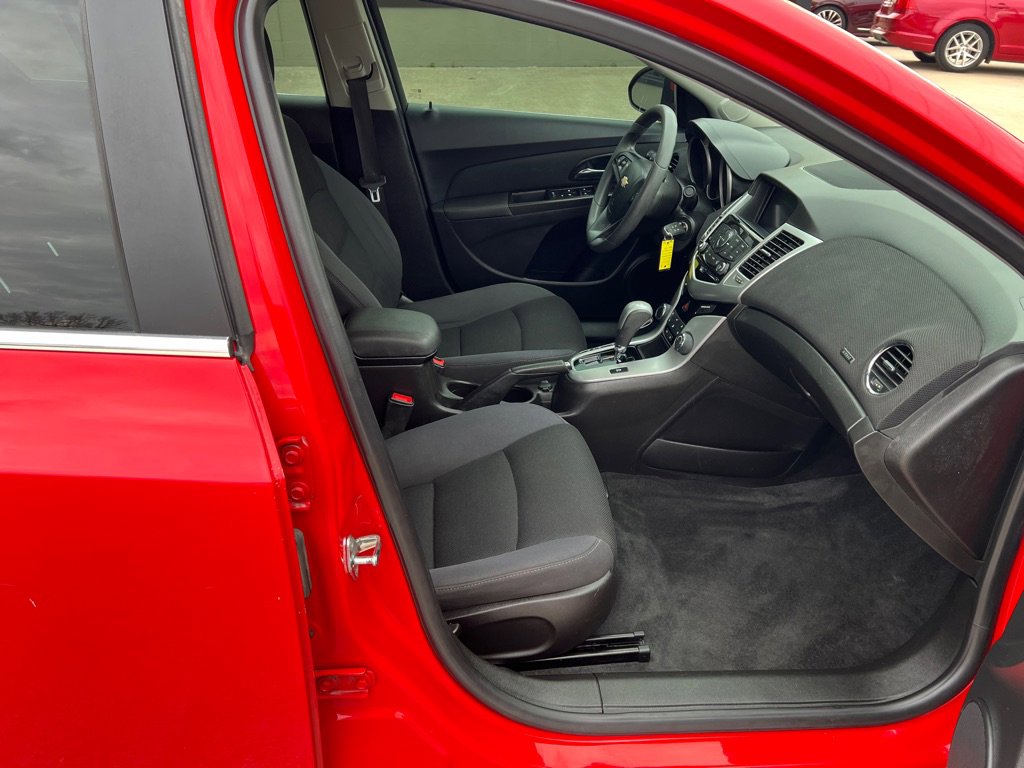 Used 2016 Chevrolet Cruze LT image 11