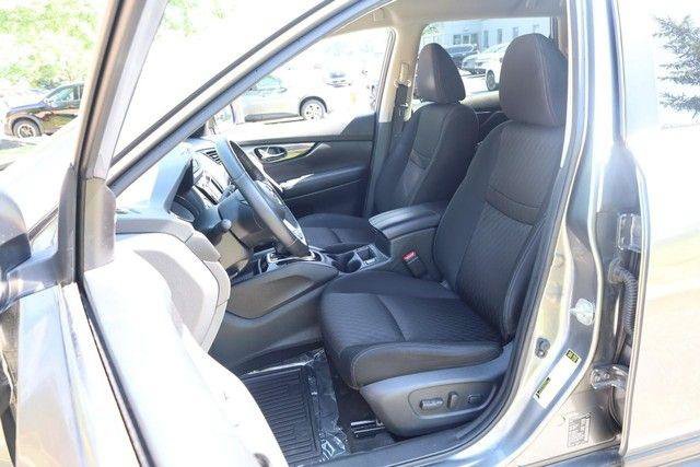 Used 2018 Nissan Rogue SV w/ Premium Package FWD image 8