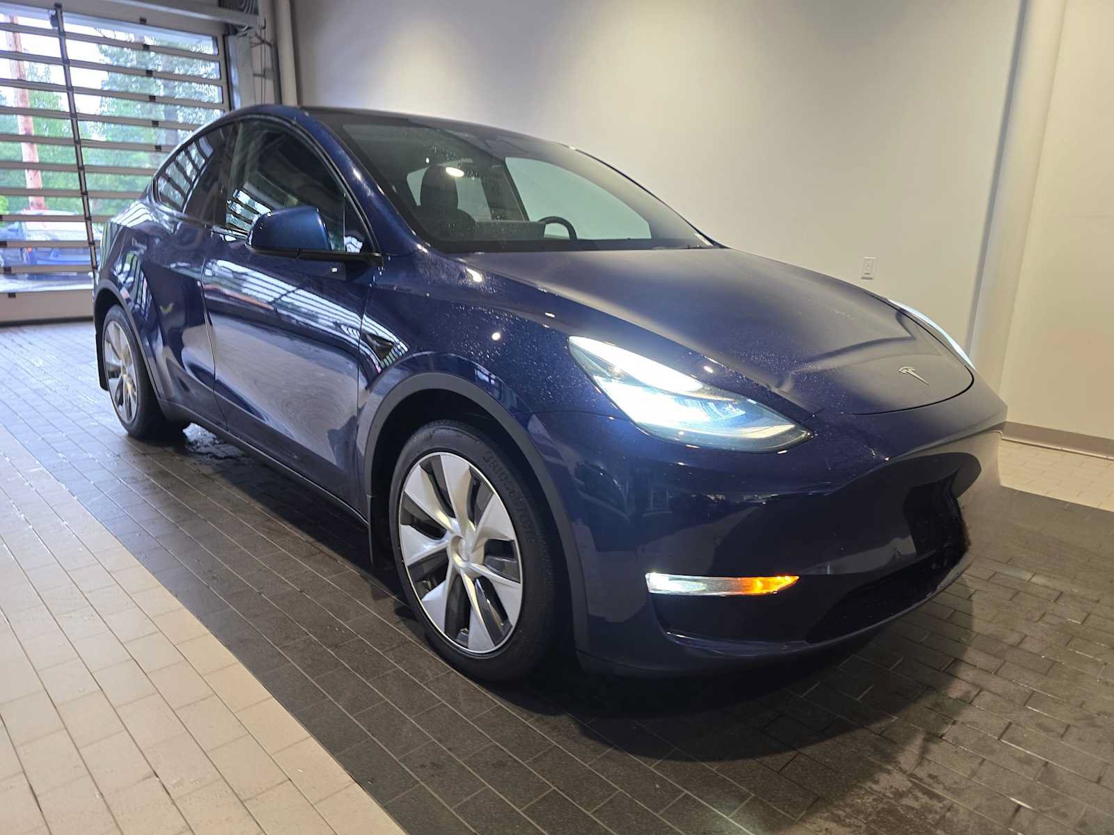 Used 2021 Tesla Model Y Long Range AWD/4WD image 9