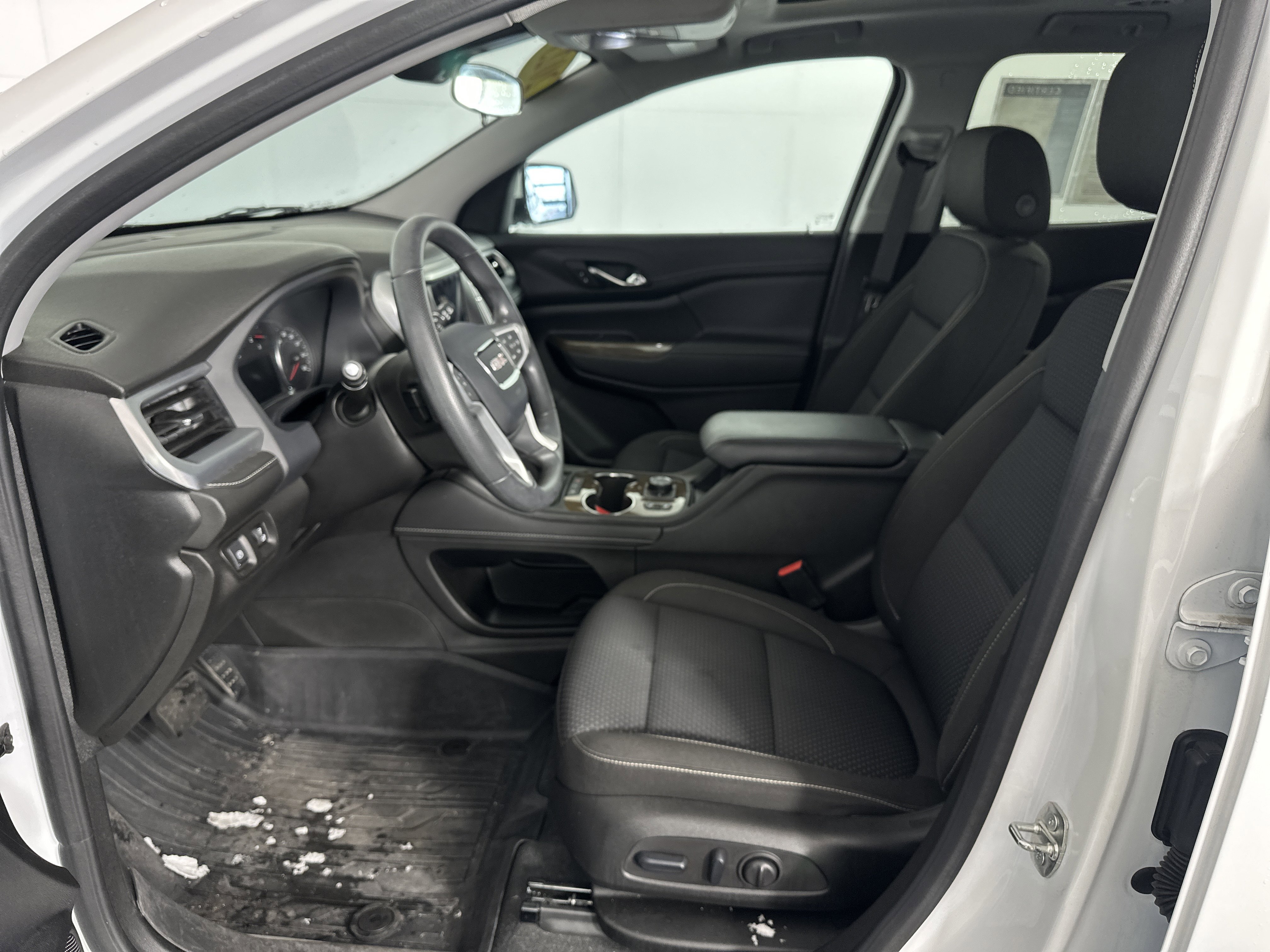 Used 2023 GMC Acadia SLE w/ Driver Convenience Package image 6