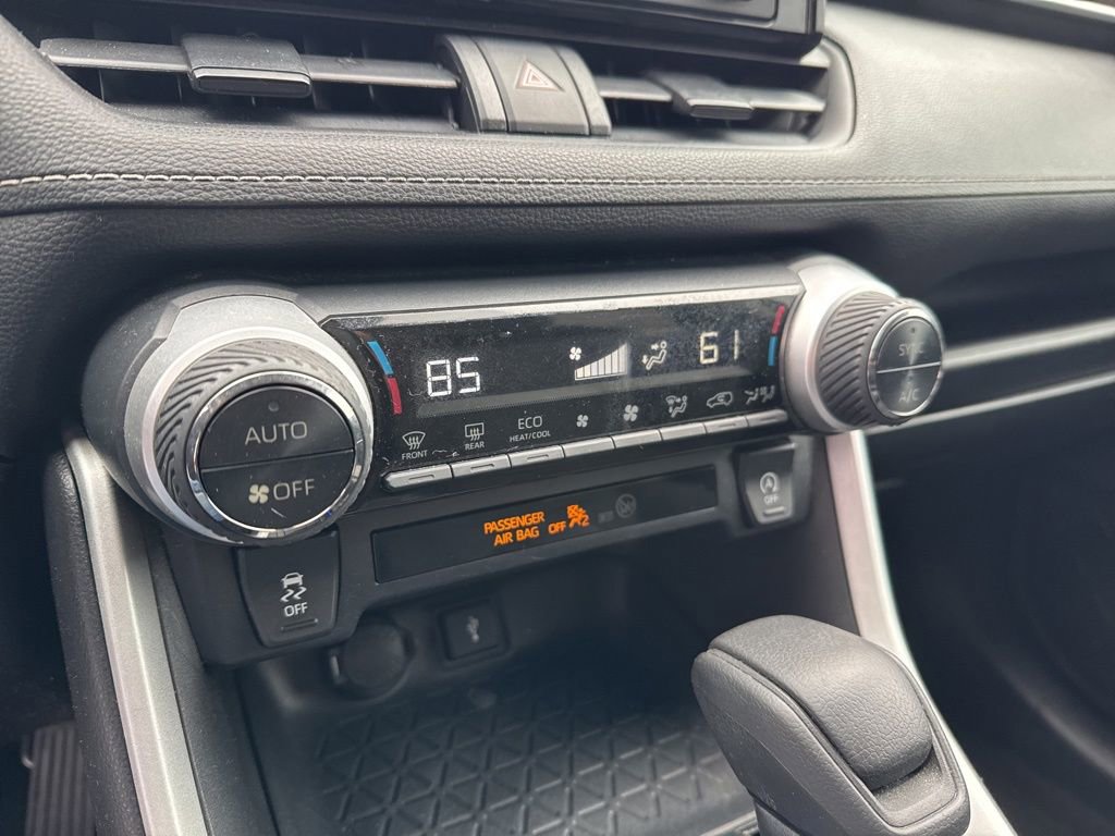 Used 2020 Toyota RAV4 XLE image 23