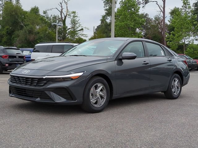 New 2026 Hyundai Elantra SE FWD image 2