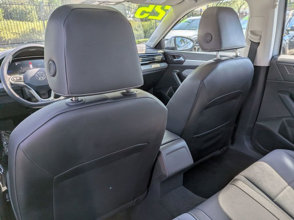 Used 2025 Volkswagen Jetta SE image 26