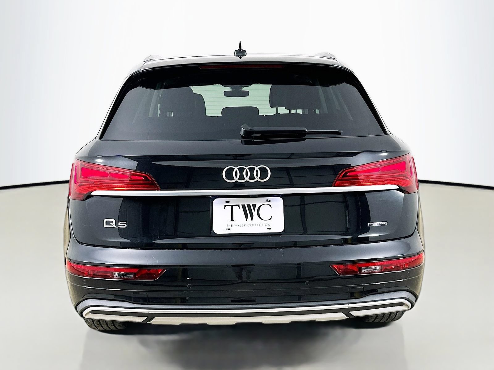 Used 2023 Audi Q5 2.0T Premium w/ Convenience Package AWD/4WD image 6