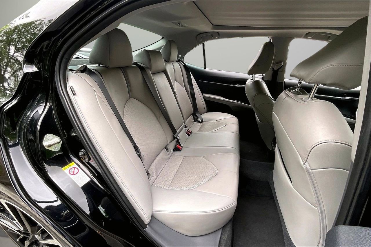 Used 2019 Toyota Camry XSE w/ Navigation Package FWD image 26