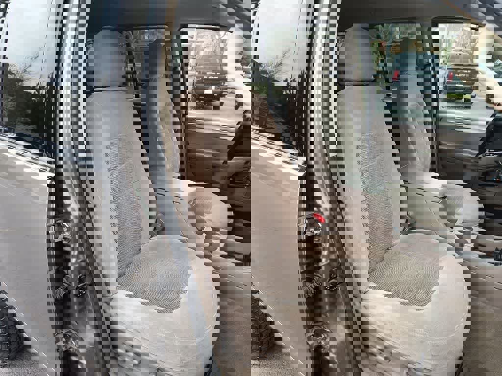 Used 2004 Ford Explorer XLT image 22