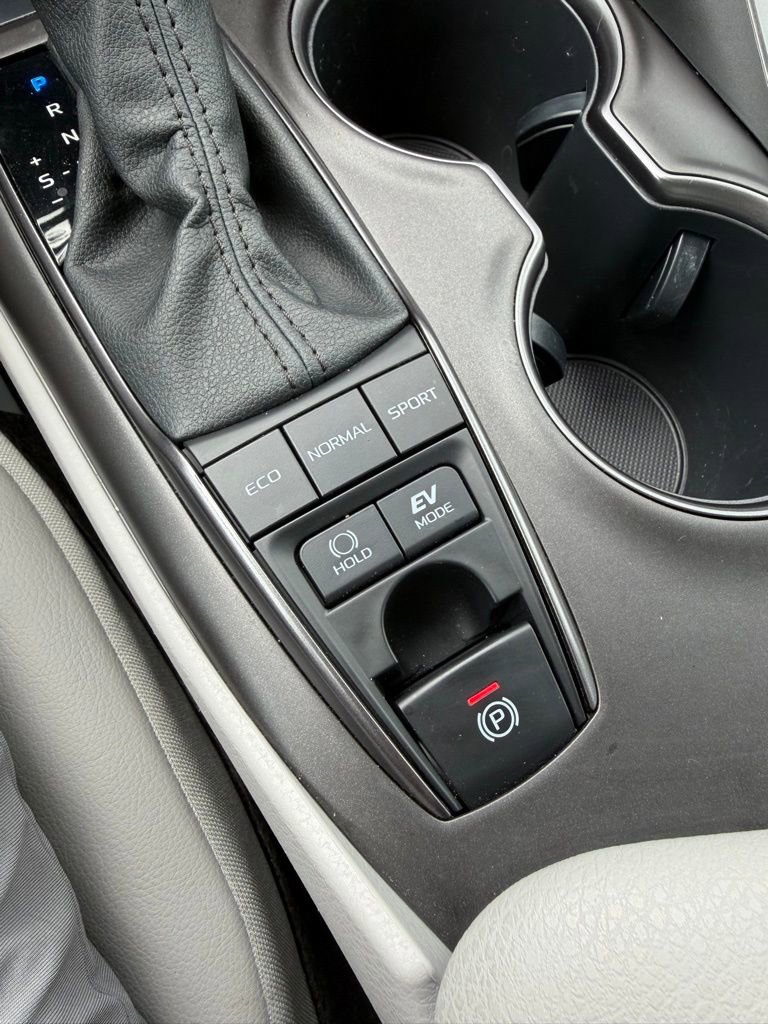 Used 2022 Toyota Camry SE image 16