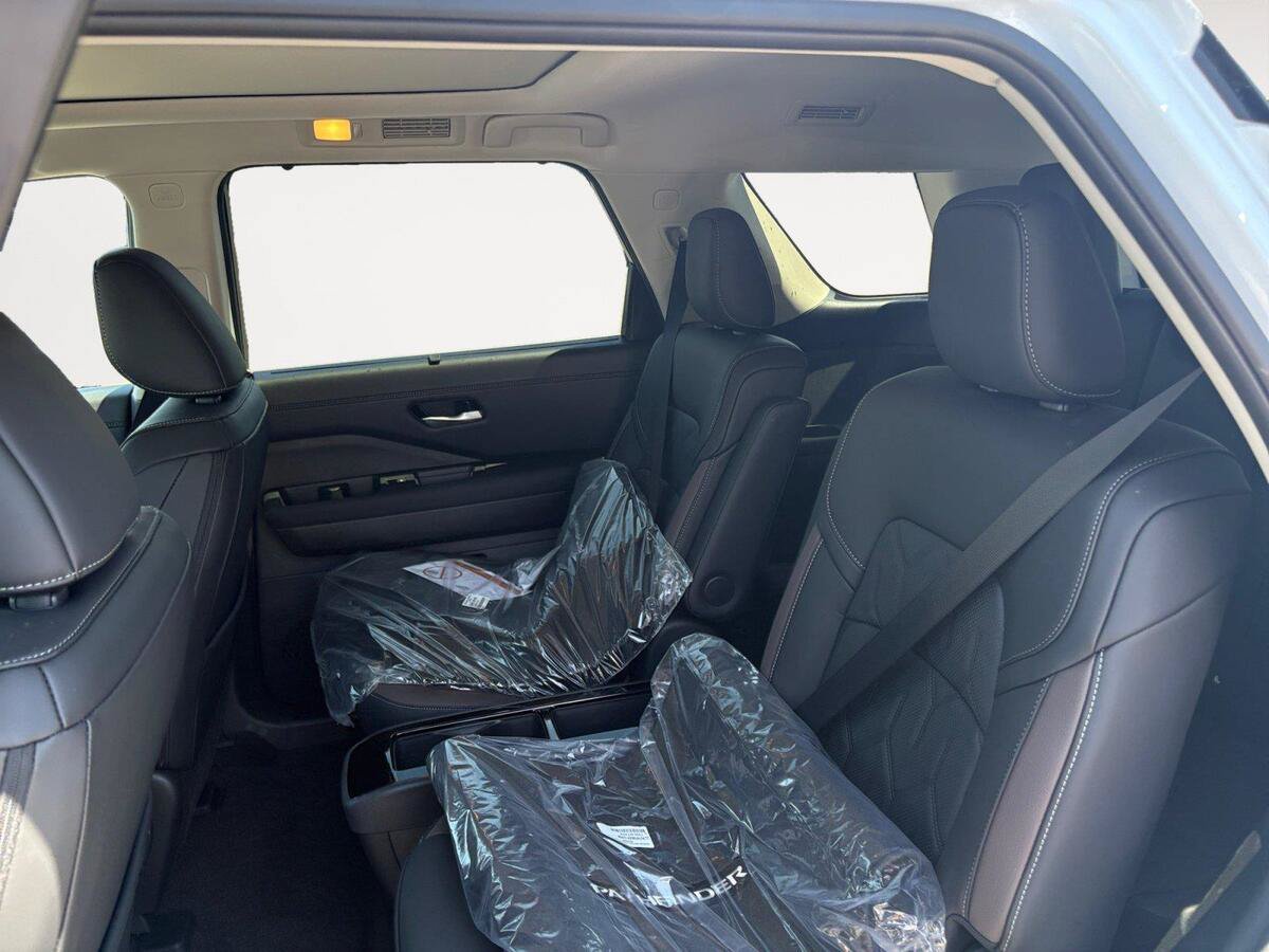 New 2026 Nissan Pathfinder Platinum AWD/4WD image 13