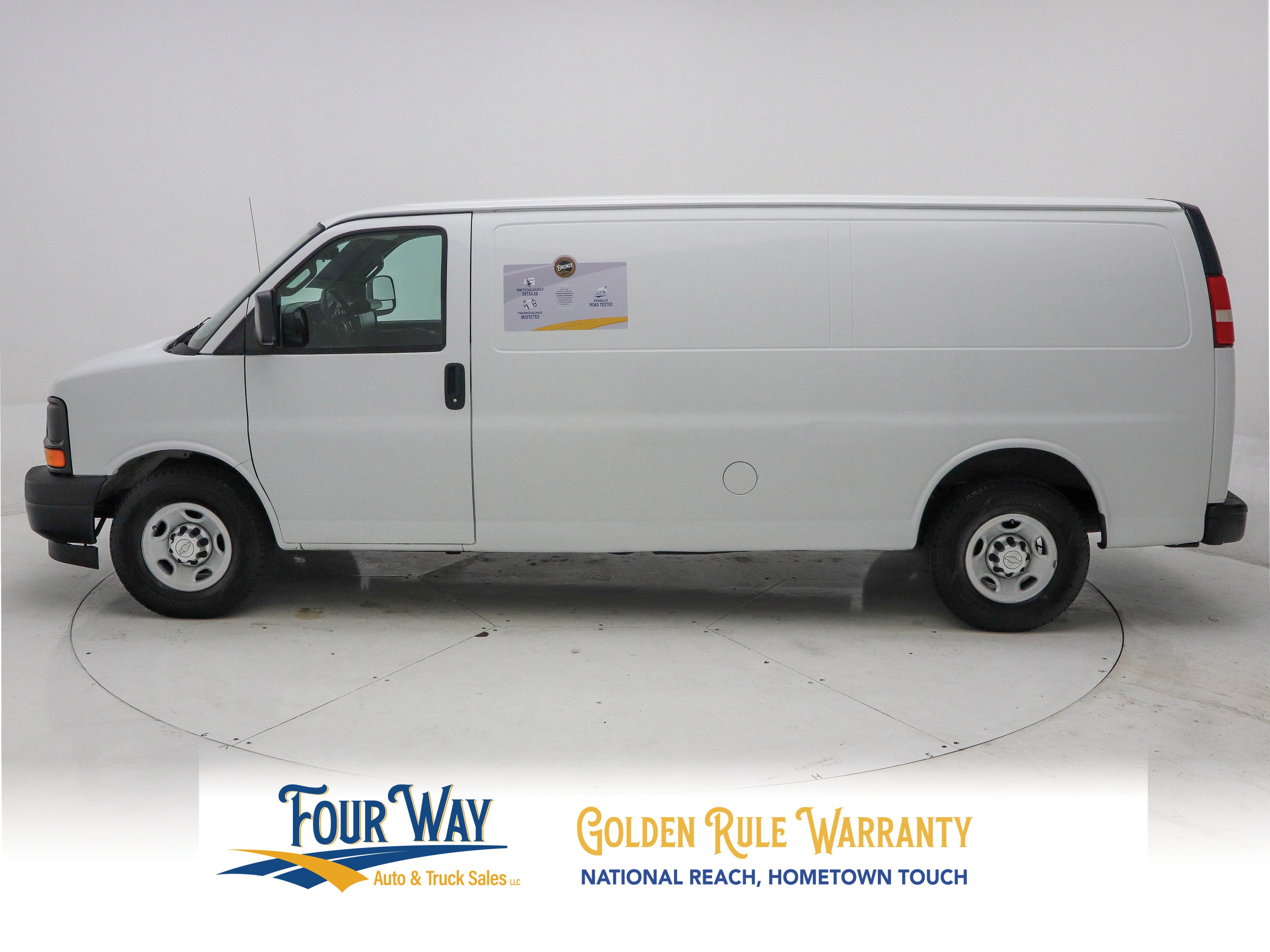 Used 2017 Chevrolet Express 2500 Extended RWD image 7