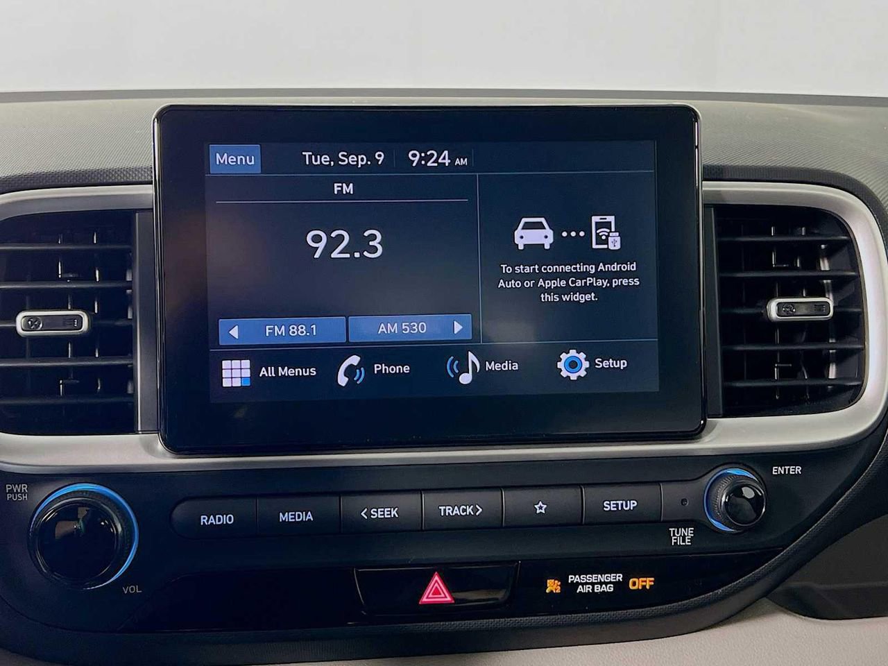 New 2025 Hyundai Venue SEL image 9