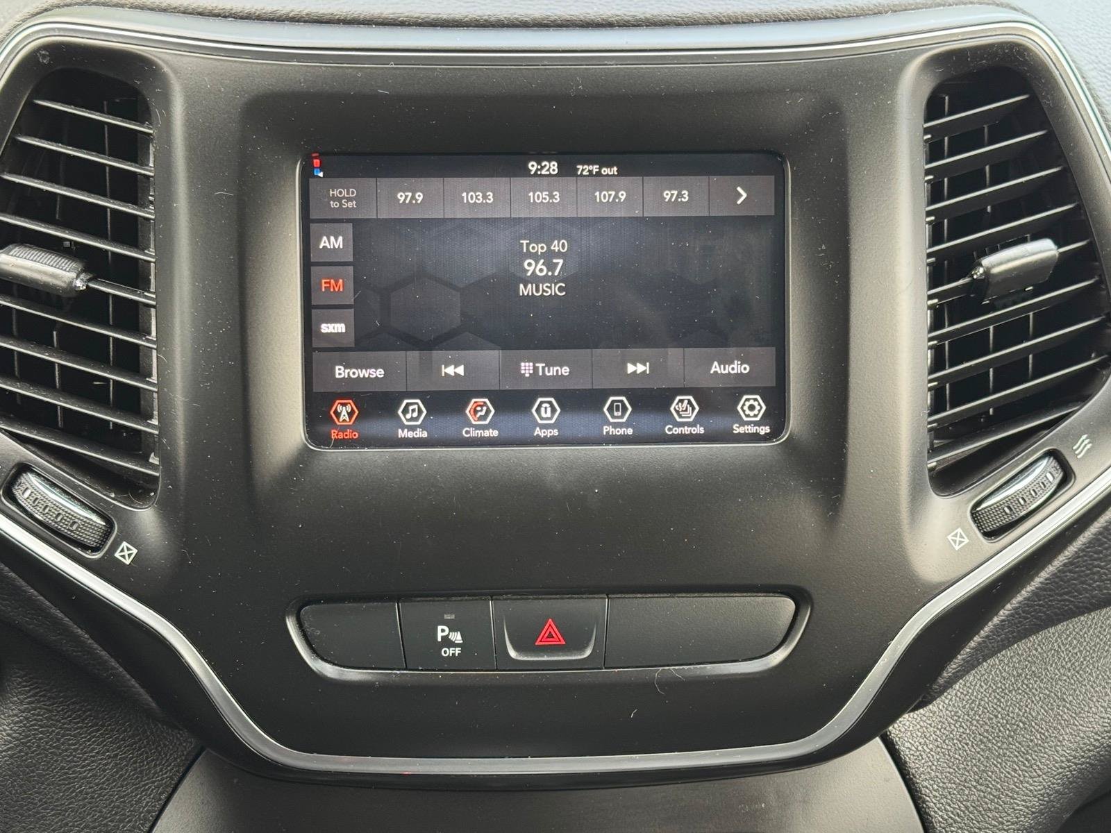 Used 2019 Jeep Cherokee Latitude Plus w/ Cold Weather Group AWD/4WD image 10