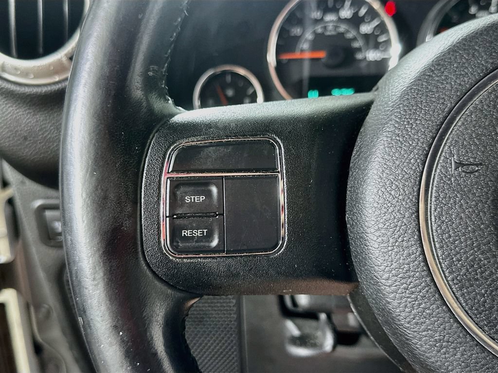 Used 2015 Jeep Wrangler Unlimited Rubicon AWD/4WD image 23