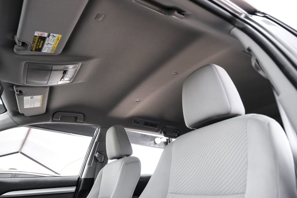 Used 2019 Toyota Highlander LE FWD image 32