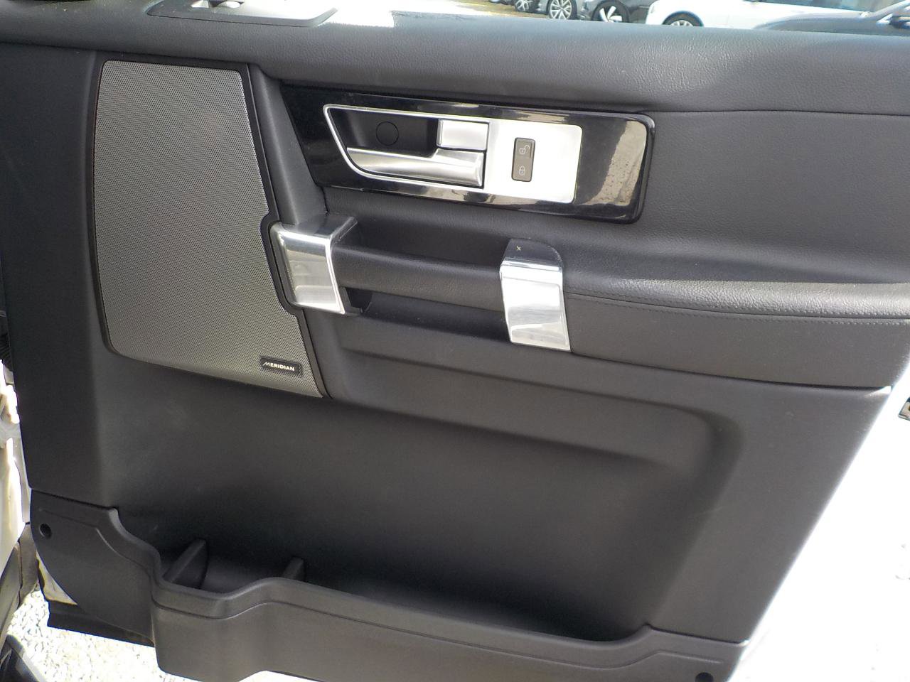 Used 2015 Land Rover LR4 HSE AWD/4WD image 30