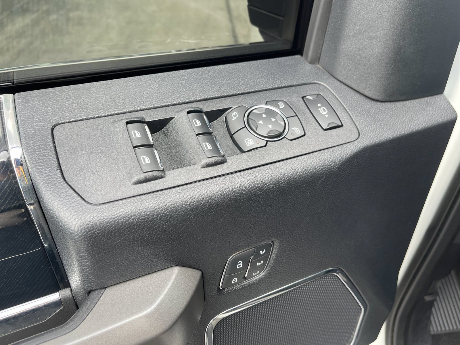 Used 2020 Ford F250 Platinum w/ FX4 Off-Road Package AWD/4WD image 13