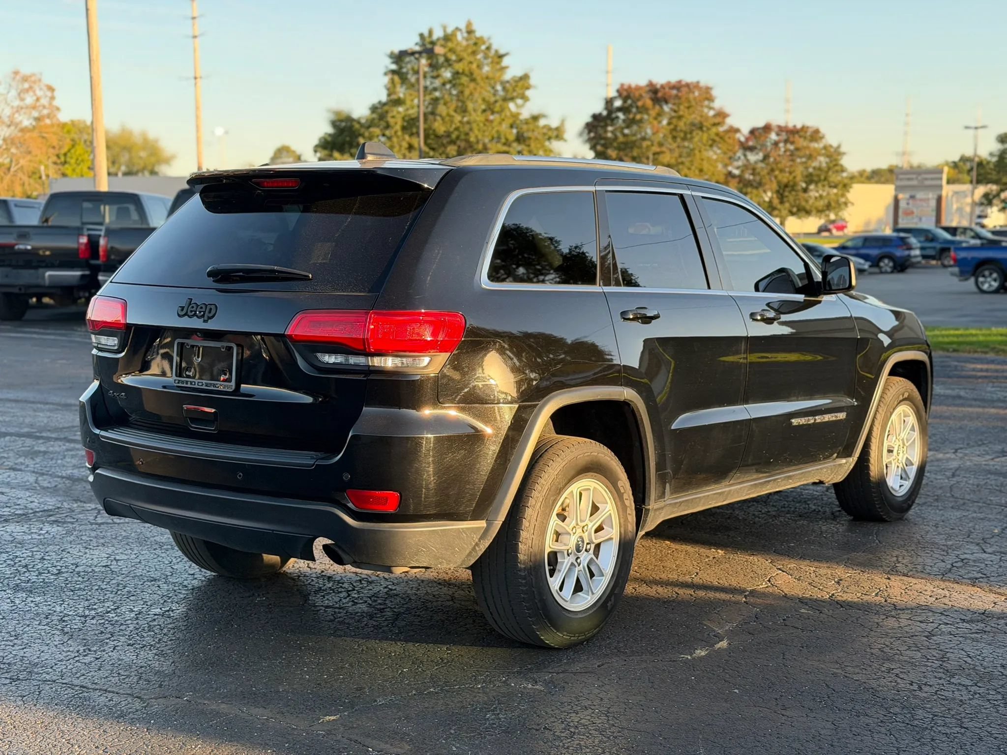 Used 2018 Jeep Grand Cherokee Laredo AWD/4WD image 5