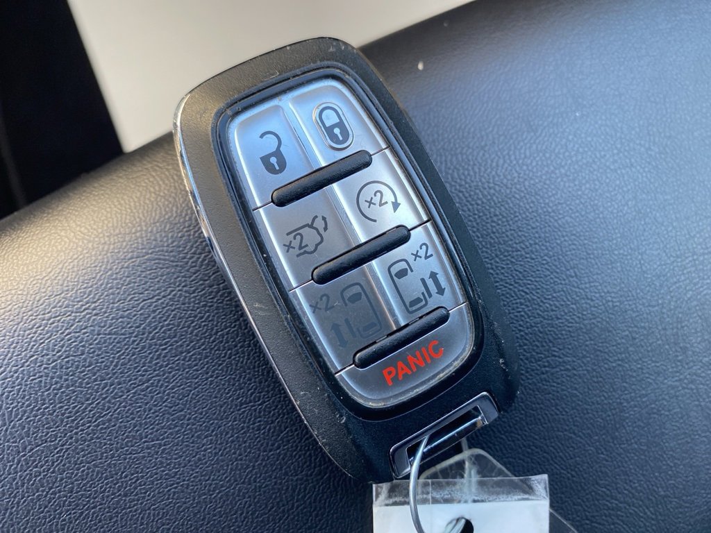 Used 2024 Chrysler Pacifica Touring-L image 34