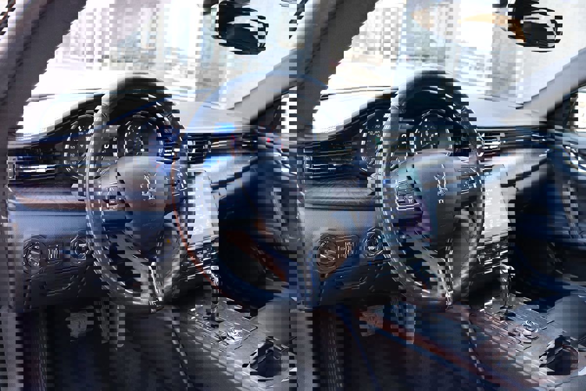 Used 2017 Maserati Quattroporte S image 13