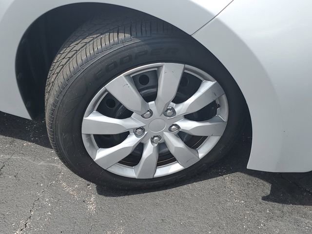 Used 2016 Toyota Corolla LE FWD image 6