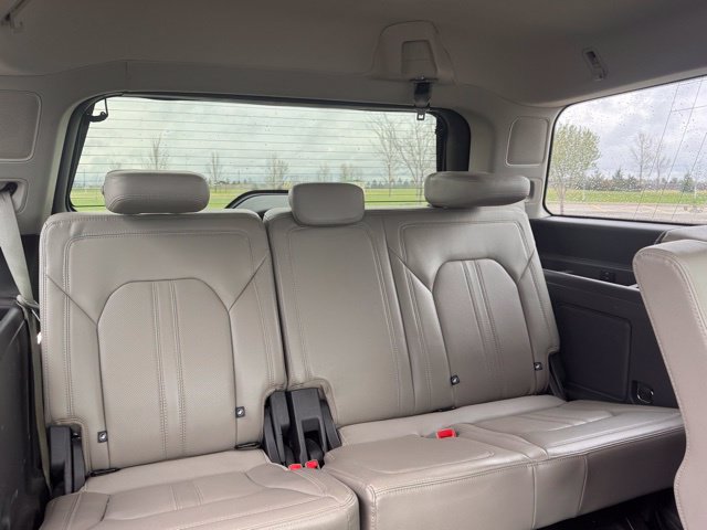 Used 2019 Ford Expedition Limited w/ Equipment Group 302A AWD/4WD image 32