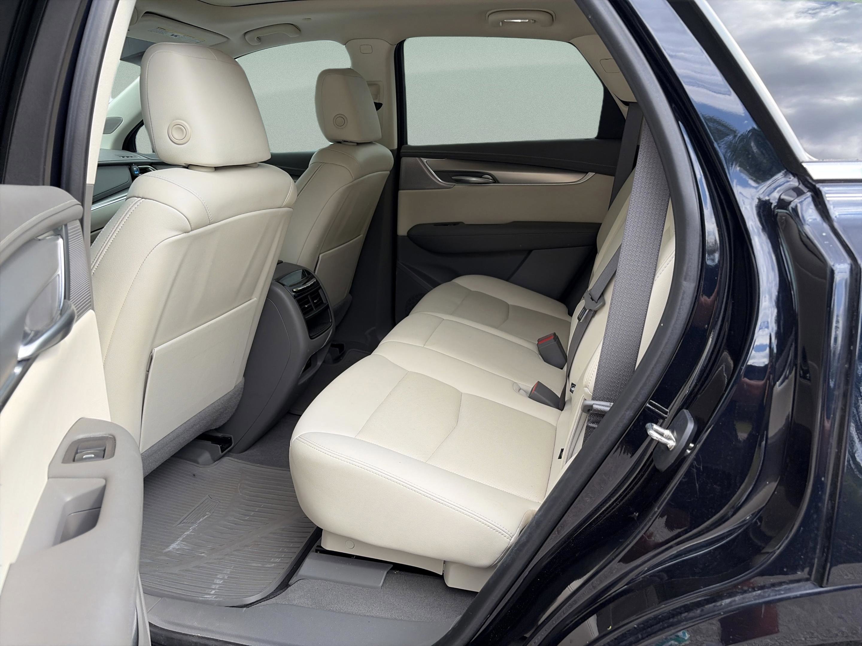 Used 2021 Cadillac XT5 Premium Luxury image 16