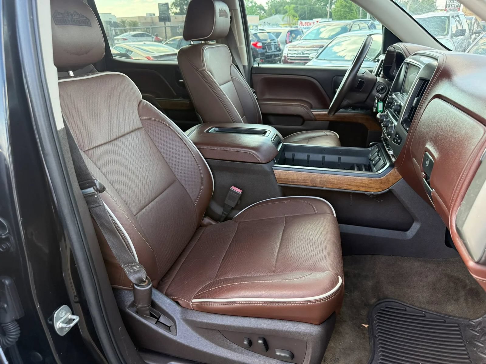 Used 2015 Chevrolet Silverado 1500 High Country w/ High Country Premium Package RWD image 11