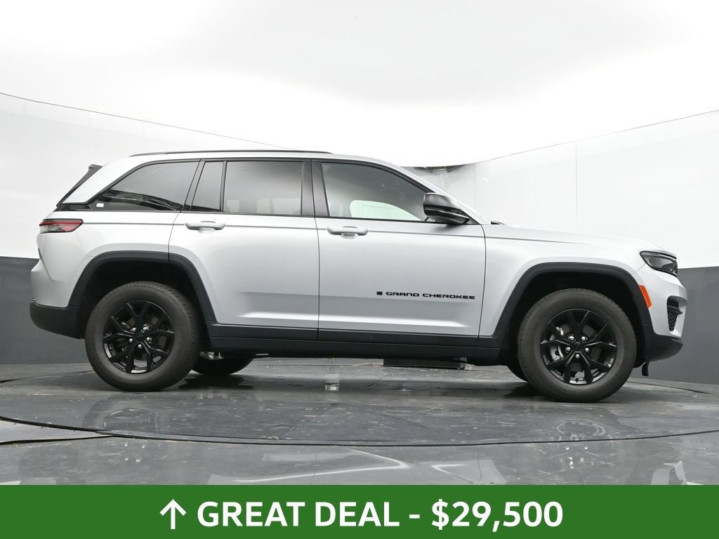 Used 2024 Jeep Grand Cherokee Altitude image 54
