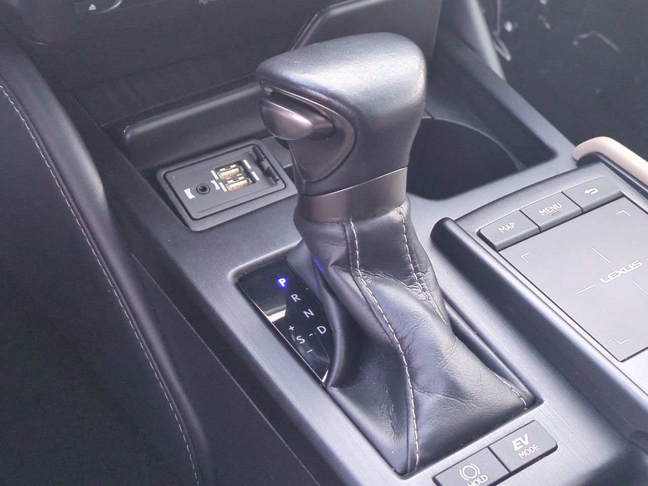 Used 2019 Lexus ES 300h w/ Luxury Package image 28