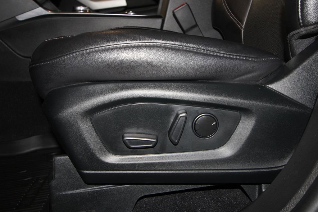 Used 2023 Ford Explorer Limited w/ Limited Technology Package image 9