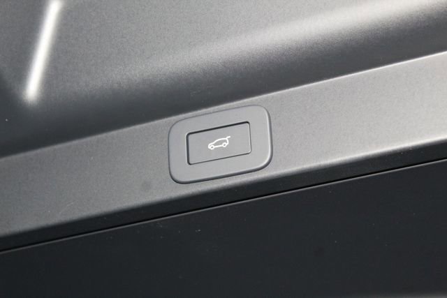 New 2026 Land Rover Range Rover SE image 13