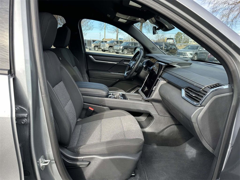 Used 2025 GMC Acadia Elevation image 12