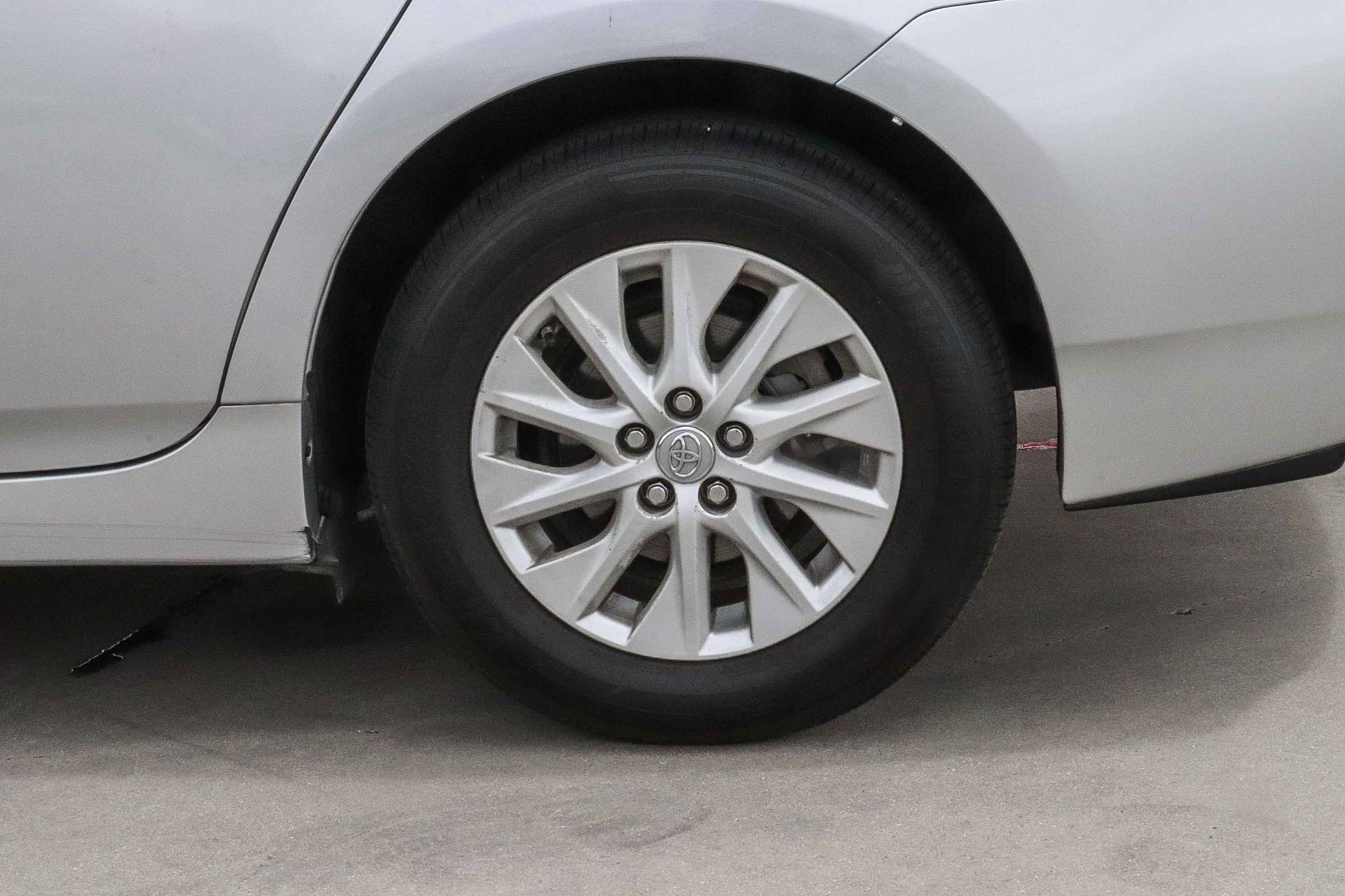 Used 2012 Toyota Prius Prime Plug-In Hybrid FWD image 9