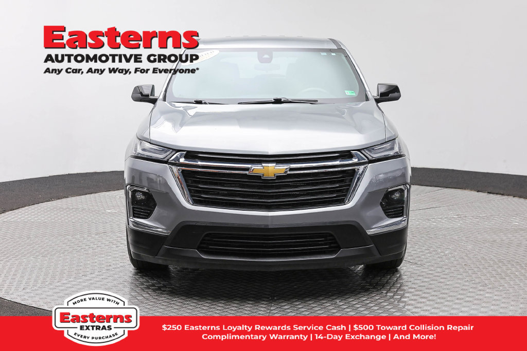 Used 2023 Chevrolet Traverse LS FWD image 3