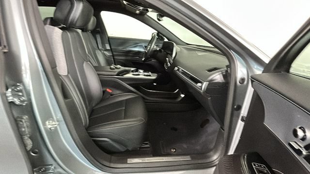 Used 2024 Cadillac Lyriq Tech RWD image 31