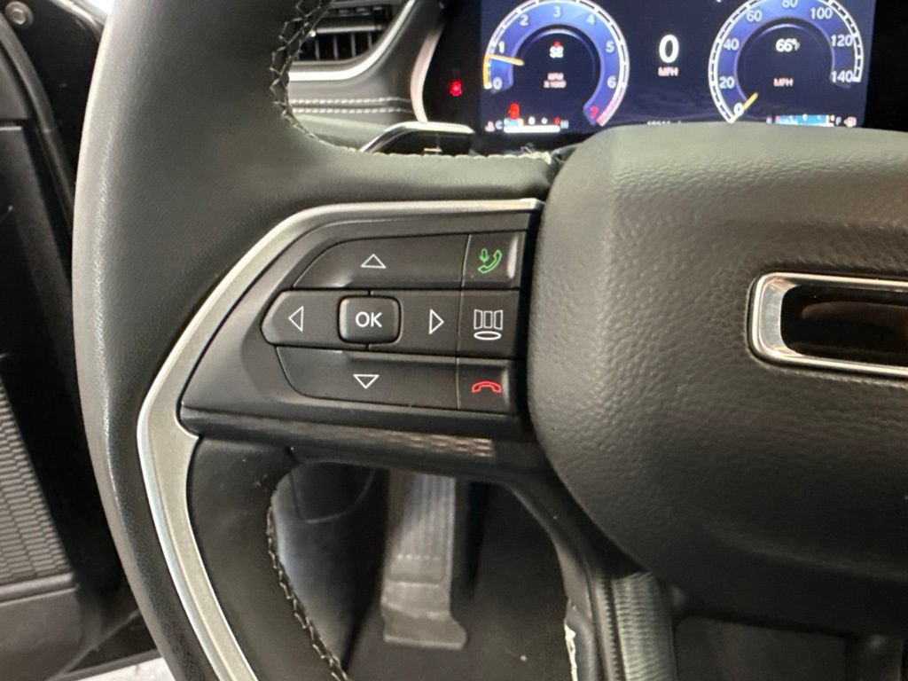 Used 2025 Jeep Grand Cherokee Laredo w/ Luxury Tech Group I AWD/4WD image 26