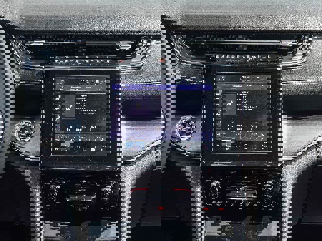 Certified 2023 Jeep Grand Cherokee Altitude image 12